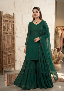 Collection de vêtements exquis pour fêtes et mariages, comprenant un ensemble brodé et orné de sequins avec sharara et dupatta en georgette. - Product Image 6