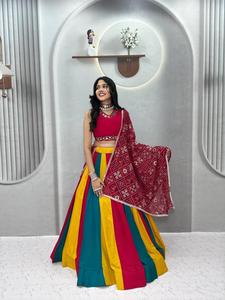 Ensemble prêt-à-porter spécial Navratri : Blouse en coton avec travail de broderie et de mercerie, et Lehenga et Dupatta en coton. - Product Image 1
