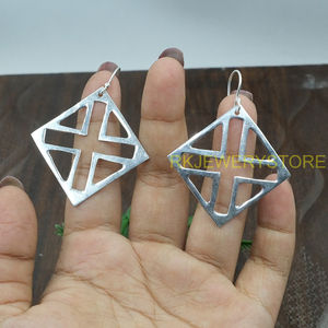 Pendientes colgantes de plata de ley 925 con forma de diamante geométrico, hechos a mano, minimalistas, para mujer, joyería de moda. - Product Image 4