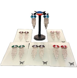 ต่างหูโฆษณาพราวที่มีผิวเรียบเหมาะสำหรับชุดชาติพันธุ์และฟิวชั่นเหมาะสำหรับทุกโอกาสในอัตราขายส่ง - Product Image 1