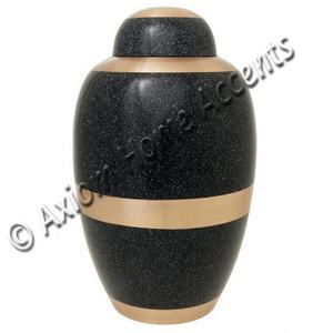 Urna de latón artesanal con diseño exquisito y superficie pulida para un tributo digno por Axiom Home Accents - Product Image 3