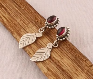 Pendientes de Hoja con Granate Natural, Plata de Ley 925, Joyería Hecha a Mano para Mujer - Product Image 6
