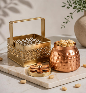 Panier décoratif en métal doré avec pot en cuivre martelé et couvercle floral – Contenant de luxe pour fruits secs, idéal pour la cuisine et la table à manger - Product Image 1