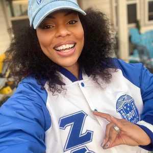 Chaqueta Bomber Blanca y Azul Zeta Phi Beta con Forro Personalizado, Bordado Chenille, para Mujer, Estilo Universitario Griego, con Botones a Presión, Prenda Premium - Product Image 5