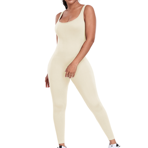 Combinaison de yoga une pièce pour femmes grandes tailles, avec effet froncé aux fesses et pantalon évasé, vêtements de sport personnalisables avec logo - Product Image 5