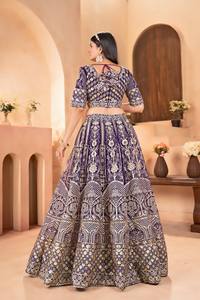 Lehenga Choli en Coton Élégant et Intemporel, Orné de Broderies Dorées Détaillées, à une Silhouette Imposante, Idéal pour Mariages Traditionnels et Fêtes de Diwali - Product Image 3