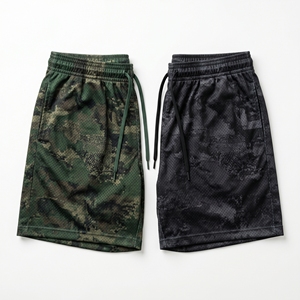 Shorts de malla Mineral Grid |   Pantalones Cortos Deportivos para Gimnasio con Estampado de Textura Sutil en Negro Mate y Gris Carbón - Product Image 2