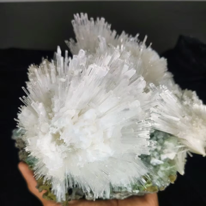 สกอเลไซต์ธรรมชาติพร้อมคริสตัลอโพอฟิลไลต์สีเขียว กลุ่มผลึกแร่พรีเมียม หินบำบัด ของสะสมสำหรับตั้งโชว์ ต้นกำเนิดจากอินเดีย - Product Image 1