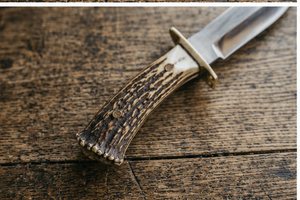Cuchillo Skinner de Acero D2 Hecho a Mano, Mango de Cuerno, con Funda de Cuero, Acabado Espejo, Cuchillo para Exteriores - Product Image 2
