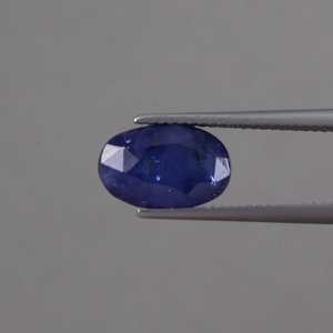 Saphir bleu naturel de qualité supérieure en vrac, 4,83 carats, taille ovale 12x8MM, phosphorescent, poli à la main, certifié IGI - Product Image 1