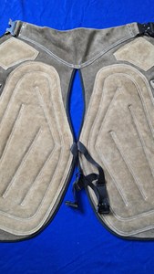 Tablier de fermeur équestre en cuir sur mesure de haute qualité pour la coupe professionnelle des sabots – Équipement de protection équestre en gros - Product Image 6