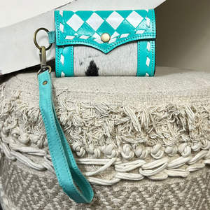 New Customized Designer Hand <b>Tooled</b> Cowhide Leather Coin Purse Checkered Pattern with Wristlet Stylish Card Holder for women's - Product Image 4