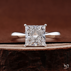 Bague de fiançailles de luxe en or blanc 10 carats avec diamant solitaire de 3 carats de taille princesse cultivé en laboratoire et sertissage à tige pliée - Product Image 1