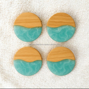 Elegante Juego de Posavasos de Resina, Mármol y Madera, Cuatro Posavasos Redondos de Lujo de 4 Pulgadas, Hechos a Mano, Reutilizables, Duraderos y Ecológicos, Decoración para el Hogar - Product Image 5
