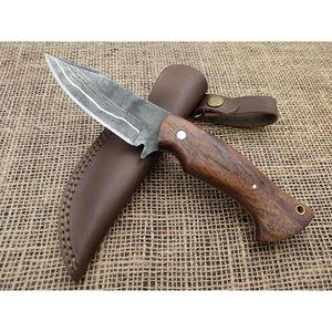 Cuchillo de Caza de Acero 1095, Hecho a Mano, con Cómodo Empuñadura de Madera y Funda Resistente para Transporte - Product Image 1