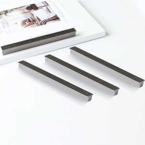 Tiradores de aluminio duraderos de perfil moderno y minimalista para gabinetes de cocina, baño y comedor - Product Image 3