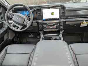 Ford Super Duty F-350 SRW LA-RIAT 4WD Crew Cab Pickup 2026, roues de 18 pouces, intérieur en cuir, et toit ouvrant panoramique disponible - Product Image 5