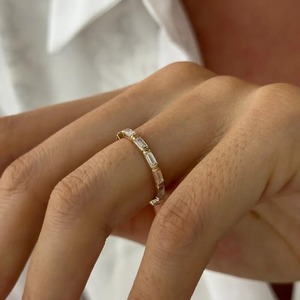 Anillo de Diamantes Cultivados en Laboratorio con Diseño Moderno, Estilo Baguette, Anillo de Boda de Eternidad Completa, Oro Amarillo de 18k, Estilo Clásico - Product Image 5