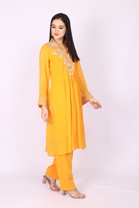 Moda étnica moderna para mujer, conjunto de 2 piezas en color amarillo con cuentas y lentejuelas, colección de tendencias. - Product Image 5