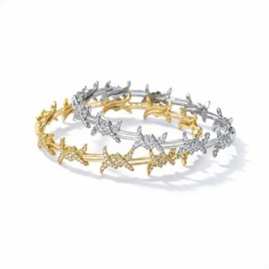 Brazalete Unisex Chapado en Oro con Diamantes Estilo Hiphop con Motivo de Estrella - Product Image 1
