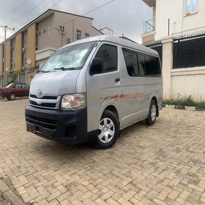 Toyota Hiace Bus Usado en Excelentes Condiciones, Sin Historial de Accidentes, 100% Limpio, Precio Económico, Listo para Conducir, No Requiere Reparaciones - Product Image 4