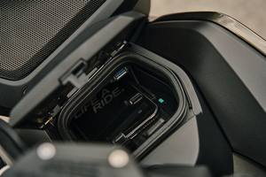 Motocicleta Deportiva de Turismo Premium 2025 R 1250 RT, 1,25 cc, Refrigeración Líquida, 136hp, Gasolina, 6 Velocidades Manuales, 205 km/h, con Motor Potente - Product Image 2