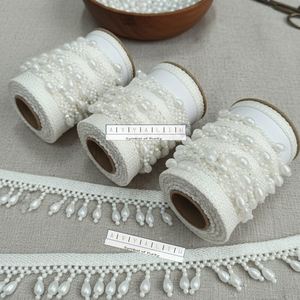 Encaje de perlas blancas premium con cuentas en forma de gota para decoración de sarees, lehengas y vestidos de novia, y muchas otras prendas. - Product Image 3