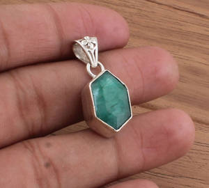 Collier élégant en argent sterling 925 avec pendentif en jade vert serti de pierres vintage, bijoux d'anniversaire scintillants - Product Image 1