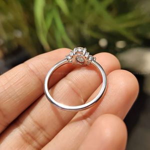 Bague en diamant ovale de 0,80 à 2,00 carats, couleur F, pureté VS, avec pierres latérales taille ronde, en platine 950, bijoux fins, pour fiançailles, mariage, anniversaire - Product Image 3