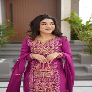 Ensemble haut, pantalon et dupatta VASTRA COTTAGE, brodé au fil de Chinnon Zari, manches longues, col rond, doublure en coton, tenue traditionnelle - Product Image 4