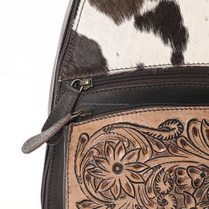 Sac à bandoulière en cuir de vachette, style western cowboy, avec patchs gravés à la main - Product Image 2