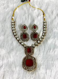 Conjunto de collar Polki rojo de doble hilera con aretes a juego, chapado en oro, joyería tradicional india para novias. - Product Image 2