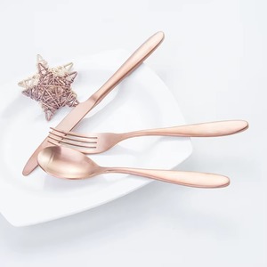 Ensemble de couverts en acier inoxydable rose gold mat, idéal pour les événements de restauration et l'usage domestique, fabriqué avec soin par KRAFT WORLD - Product Image 6