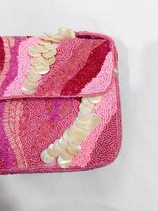 Sac à main rectangulaire rose fait main avec broderie perlée en polyester et accents coquillage, textile lavable - Product Image 4
