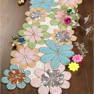 Camino de mesa artesanal con cuentas de cristal y flores, tela con lentejuelas y patrón floral, mantel para bodas, fiestas, cenas, hogar y cocina. - Product Image 1