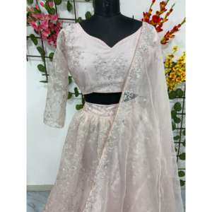 Diseñador 2XL Party Wear Lehenga Choli con hermoso Bordado de hilo - Product Image 4