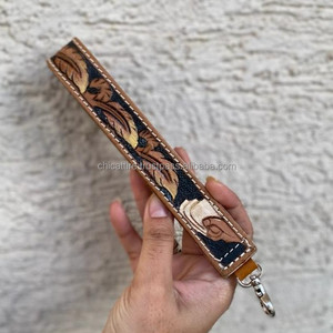 Fabricant de gros lanière en cuir usiné à la main porte-clés bracelets de poignet en cuir de vachette véritable de haute qualité pour femmes - Product Image 2