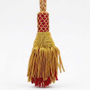 Nœud de cérémonie rouge et doré pour épée avec pompon 100 % coton, détails décoratifs en fil métallique pour accessoires d'épée formels - Product Image 4