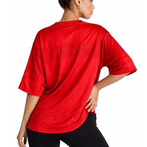 Camiseta deportiva de malla roja retro personalizada para mujer, jersey de fútbol americano con cuello en V, transpirable, de poliéster, con logo personalizado. - Product Image 6