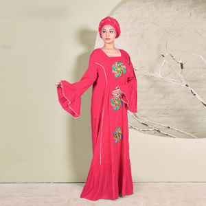 Caftán bordado en rayón con diseño de motivos llamativos, dobladillo fruncido, mangas acampanadas anchas y elegante silueta de longitud completa. - Product Image 3