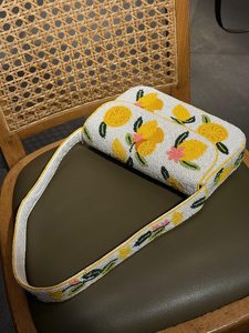 Sac à bandoulière artisanal en perles de verre avec motif floral, impression numérique, bordure orange, forme personnalisée, fleurs roses et feuilles vertes, idéal pour les voyages - Product Image 3