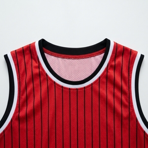 Conjunto de Uniforme de Baloncesto Personalizado por Sublimación al por Mayor para Hombre, Camiseta sin Mangas con Cuello en V y Rayas Rojas, Pantalones Cortos - Product Image 6