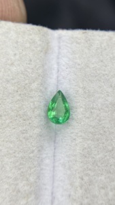 Piedra de Esmeralda Zambiana Natural Certificada de 6x4 MM, Corte Pera, con Buen Brillo, Gema Suelta para Joyería, 0.54 Quilates - Product Image 5
