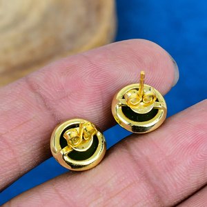 Pendientes de Piedras Preciosas de Cuarzo Monalisa Verde Natural en Forma Redonda, Acabado en Oro de 18k sobre Plata de Ley 925 - Product Image 3