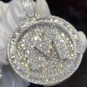 Colgante de Corona de Plata de Ley 925 con Incrustaciones de Diamantes Moissanite VVS, Colgante Redondo de Lujo, Regalo para Hombres y Mujeres - Product Image 2