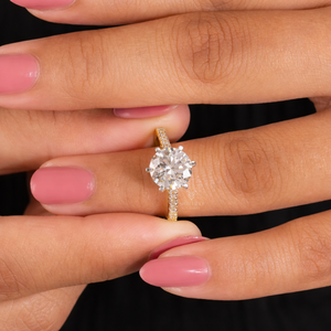 Anillo de Compromiso Personalizado con Diamante Cultivado en Laboratorio IGI, 2.50 CTW, Oro Amarillo Sólido de 14K, Chapado en Rodio, Corte Brillante Redondo Solitario de 4 Puntas - Product Image 2