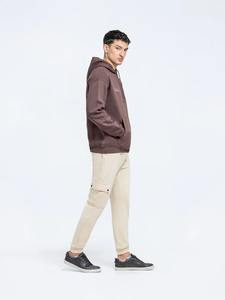 Sweat à capuche confortable pour homme, conçu avec un tissu respirant par des fournisseurs mondiaux de confiance - Product Image 5