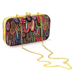 Magnifique sac à main pour femme imprimé plumes de paon, pochette de soirée Sagun avec bandoulière chaîne détachable - Product Image 2