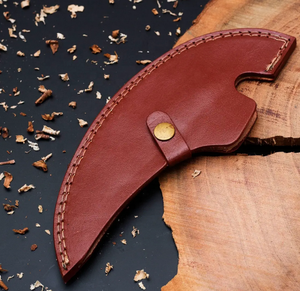 Hache artisanale pour l'extérieur avec lame en acier courbée, manche en bois, étui en cuir et poignée noire pour le camping, la randonnée et le bushcraft - Product Image 2