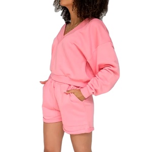 Ensemble décontracté 2 pièces pour femme en coton 100 % écologique et personnalisable : sweat-shirt et short de sport - Product Image 2